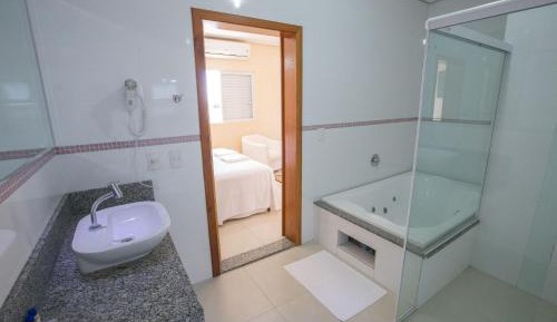 Deluxe Suite with Spa Bath
