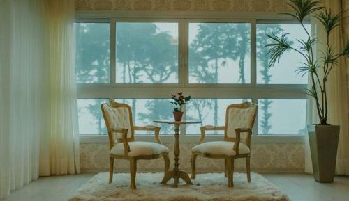 Apartment with Mountain View