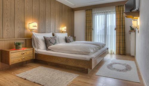 Family Room (2 Adults + 2 Children)