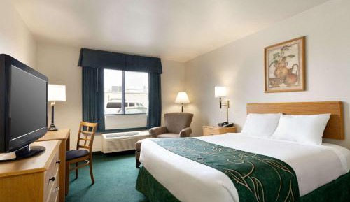 Queen Room - Non-Smoking