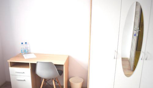 Apartment With Shared Bathroom