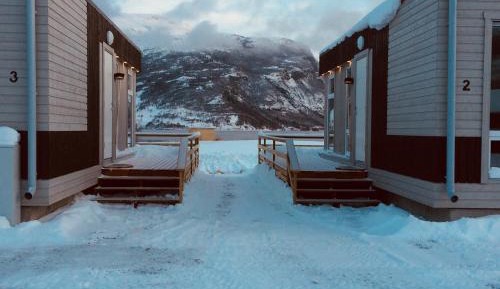 Apartment with Mountain View