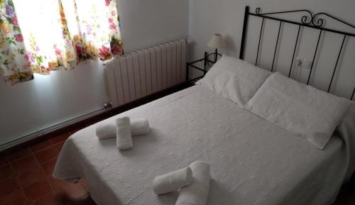 Basic Triple Room with Shared Bathroom