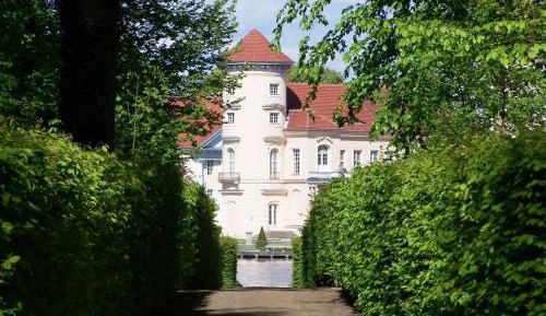 Apartment with Lake View
