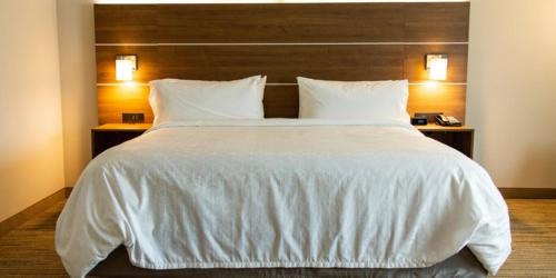 King Room - Mobility Access Tub - Non-Smoking