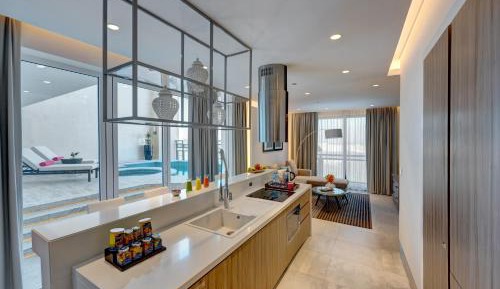 City View Studio with Private Pool