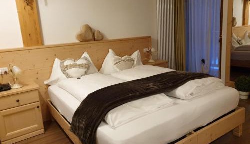 Superior Double or Twin Room with Mountain View