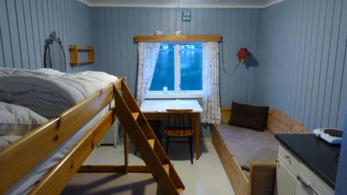 Economy cottage with shared bathroom 4a