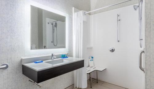 King Mobility Accessible Tub Non-Smoking