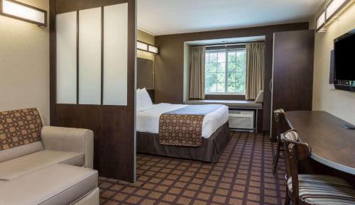 Queen Studio Suite - Non-Smoking