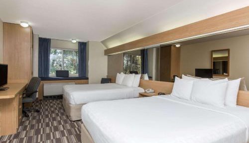 Queen Room with Two Queen Beds - Non-Smoking