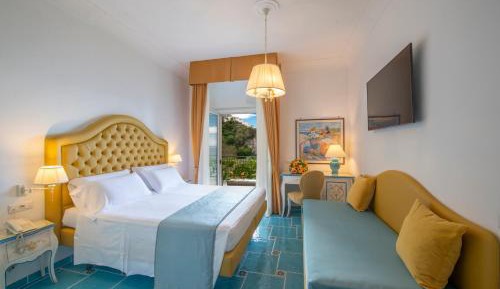 Deluxe Triple Room with Sea View