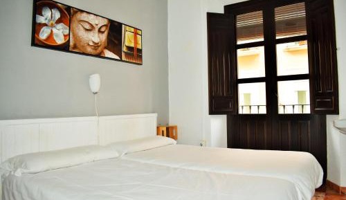 Single Room with Shared Bathroom