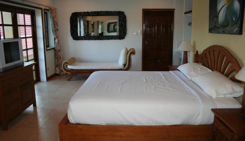 Honeymoon Suite with Spa Bath