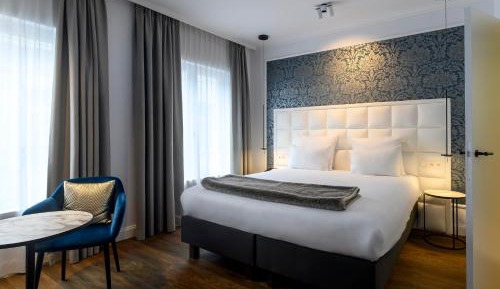 Standard Double Room with City View