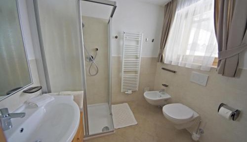 One-Bedroom Apartment with Balcony