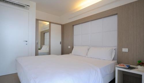 One-Bedroom Apartment with Balcony