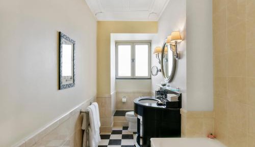 Heritage Deluxe King Room