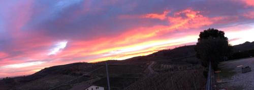 Deluxe Room (2 Adults + 1 Child)