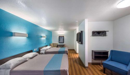 Deluxe Queen Room with Two Queen Beds - Non-Smoking