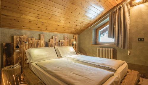 Standard One-Bedroom Apartment with Balcony
