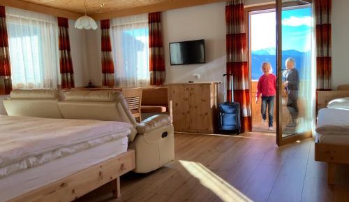 Apartment with Mountain View