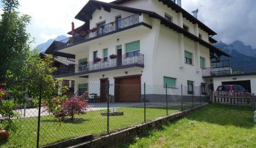 Apartment with Mountain View
