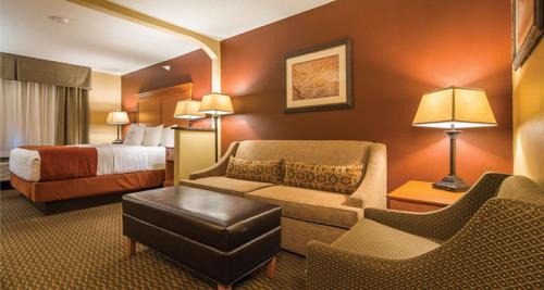 King Suite with Sofa Bed and Bath Tub - Mobility Access