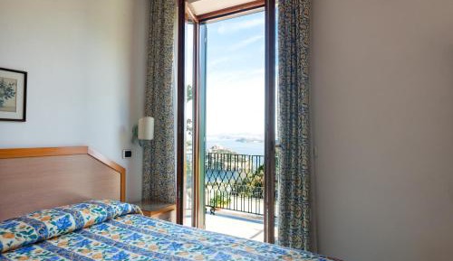 Double or Twin Room with Sea View