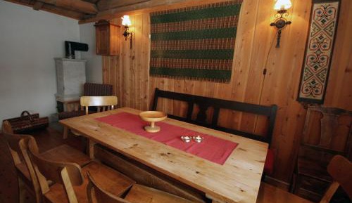 Apartment with Mountain View