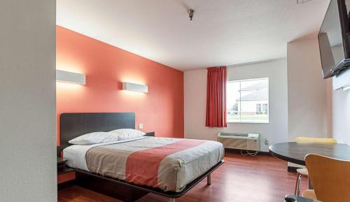 King Room - Non-Smoking