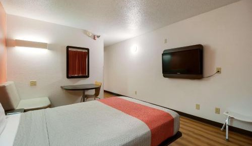 Queen Room - Non-Smoking