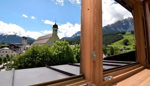 AT 112-11 - Three Room apartment with balcony