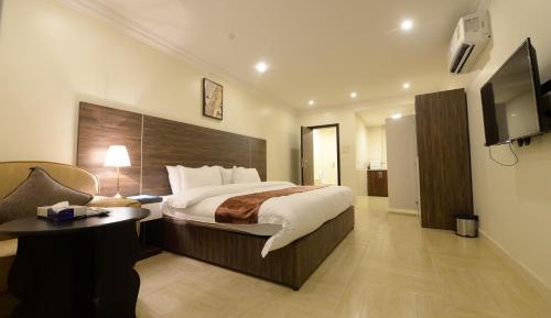 Deluxe Double Room (2 Adults + 1 Child)