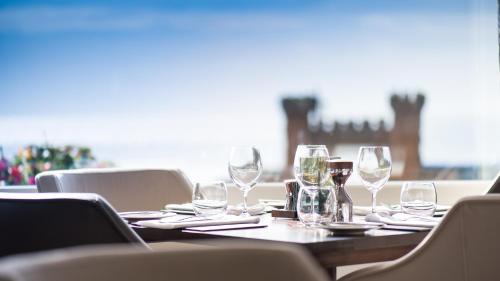 Double or Twin Room with Side Sea View