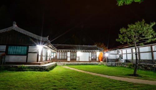Korean-Style Family Room with Private Bathroom