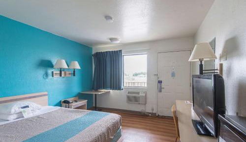 Queen Room - Non-Smoking