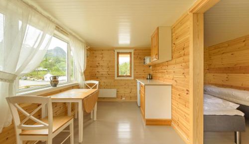 One-Bedroom Cottage with Shared Bathroom