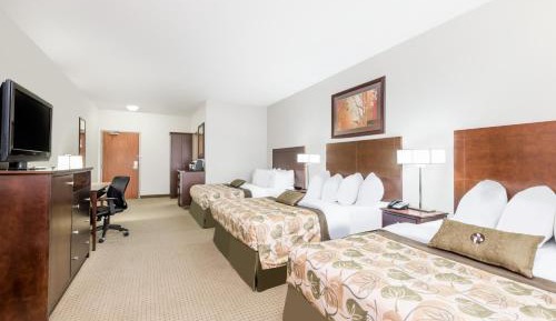 Queen Room with Three Queen Beds - Non-Smoking