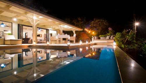 Villa with Bath Tub