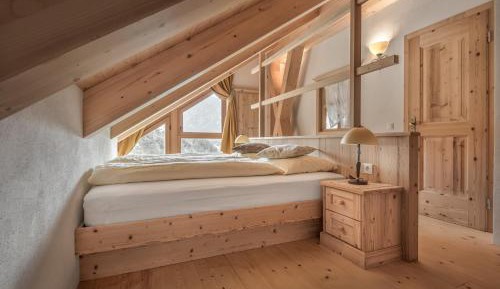 Apartment with Mountain View