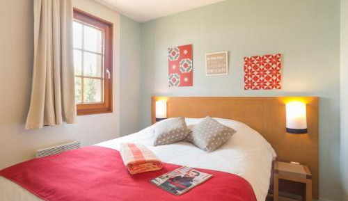 One-Bedroom Apartment with Sleeping Alcove (6 People) - Garden View