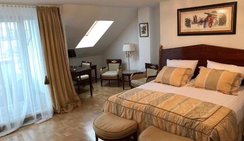 Three Bedroom Deluxe Apartment