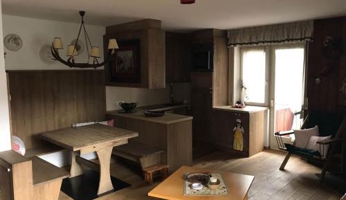 Apartment with Mountain View