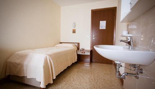 Single Room with Private External Bathroom