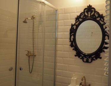 Budget Twin Room with Private External Bathroom