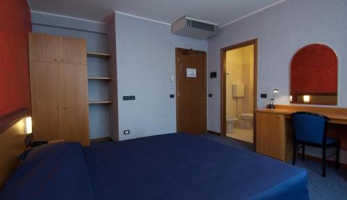 Double Room (1 Adult)