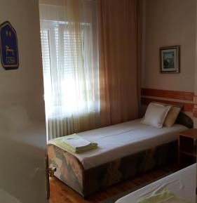 Standard Twin Room with Shared Bathroom