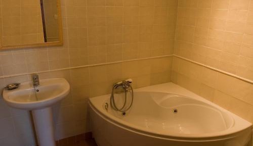 One-Bedroom Bungalow (2 Adults)