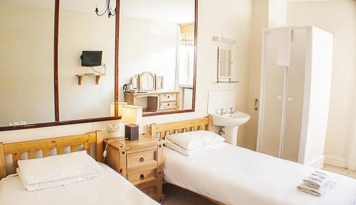 Basic Twin Room with Shared Toilet